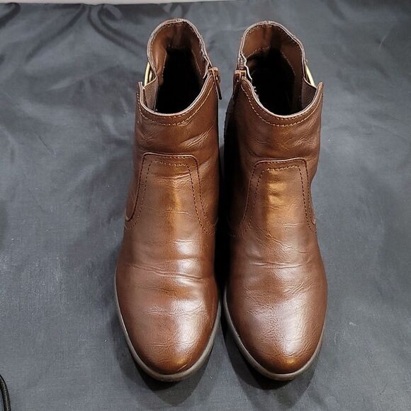 UNISA POINTED TOE WOMEN"S ZIP CLOSURE BLOCK HEEL BOOT - Picture 4 of 16